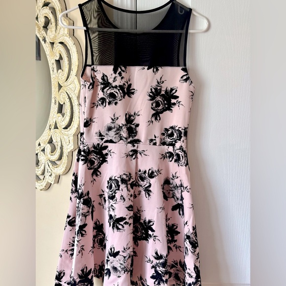 Adorable Trixxi Dress - Picture 5 of 5